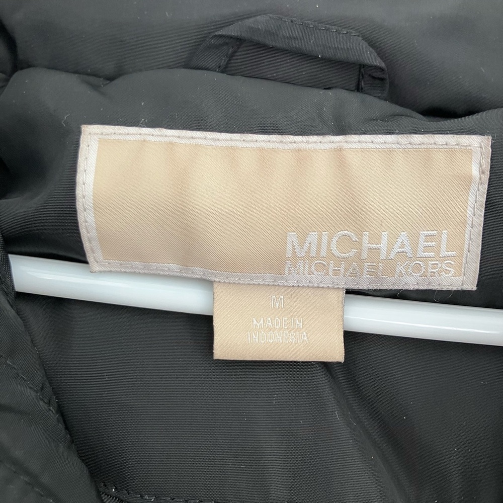 Michael Kors Women’s Black with Gold Buttons Puffer Jacket Size: Medium - Picture 6 of 7